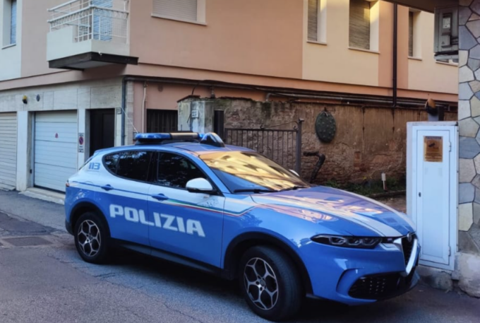 Per oltre 10 anni minaccia e aggredisce gli anziani genitori per ottenere i soldi per la droga