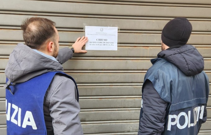 Ritrovo di pregiudicati, chiuso per una settimana un bar di Santa Maria del Rovere
