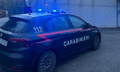 Incidente sul lavoro a Casale sul Sile, operaio con il braccio schiacciato sotto un cilindro di acciaio