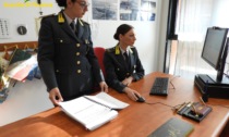 Dopo la morte della madre, diventa tutore del fratello invalido e si appropria dei suoi risparmi: sottratti 50mila euro