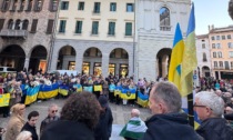 Anche Treviso si mobilita per l'Ucraina, le immagini della manifestazione in piazzetta Aldo Moro