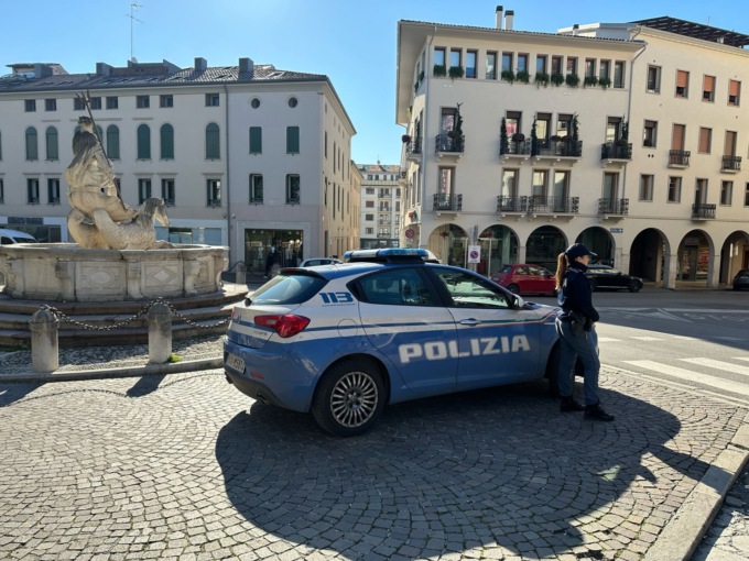 Imbrattamento con svastiche e scritte antisemite, denunciati due giovani italiani