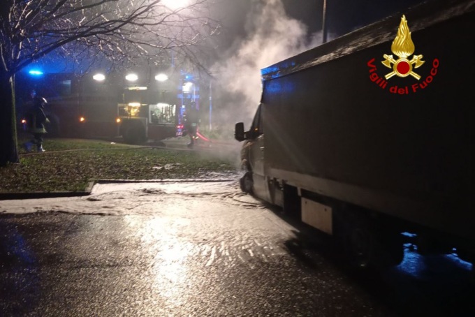 incendio auto Montebelluna Volpago