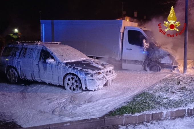 incendio auto Montebelluna Volpago