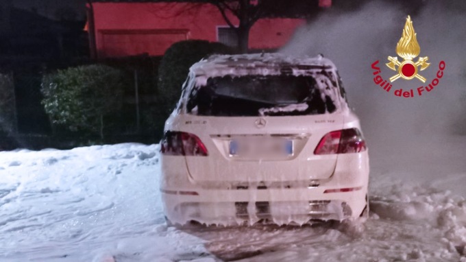 incendio auto Montebelluna Volpago