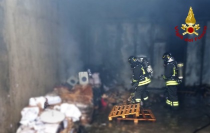 Cinque operai intossicati nel principio d’incendio dell’azienda Diadora