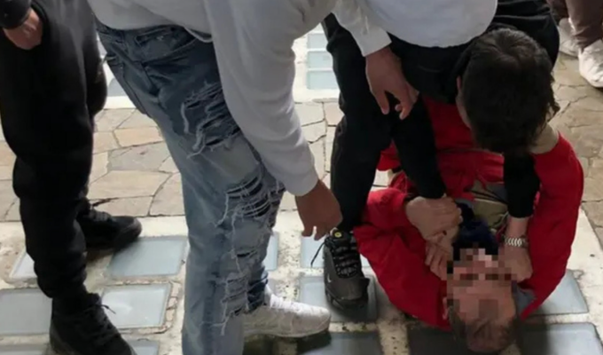 “Non buttate i rifiuti per terra”, il rimprovero non piace alla baby gang: picchiato inserviente alla stazione dei bus