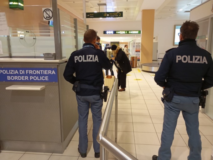 Latitante ricercato per traffico internazionale di droga, tenta la fuga all’aeroporto di Treviso