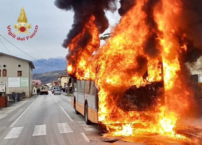 autobus a fuoco