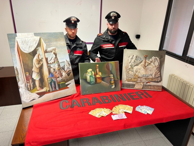 Rubano tre quadri dalla casa di un 60enne: valgono 15mila euro, ma ne chiedono al proprietario solo 1.900