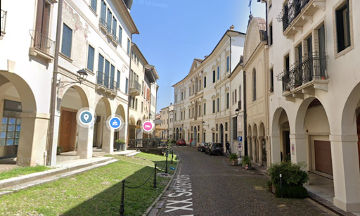 Prima la lite al bar, poi l’aggressione ai carabinieri: 29enne fermato con un coltello da 6 cm in tasca