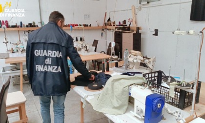 Caporalato, violazioni fiscali e sulla sicurezza: sequestrati due laboratori, uno di packaging e l'altro tessile