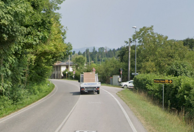 Frontale tra una Renault Megane e un’Audi A3 in curva nella notte a Refrontolo, c’è un ferito in rianimazione