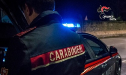 Rissa notturna a Borso del Grappa: bottiglie e tavoli usati come armi