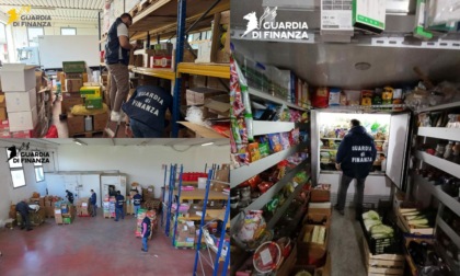 25 tonnellate di cibo e 2mila litri di bevande sequestrati dalla Finanza in un magazzino di Altivole