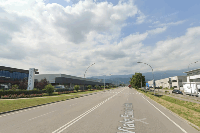 Scontro tra moto e auto in zona industriale a Vittorio Veneto: morto un 25enne