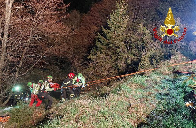 Motociclista vola in un precipizio a Paderno del Grappa