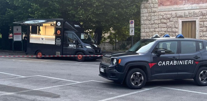 Incendio in un furgone che vende panini a Nervesa della Battaglia, ustionato un 22enne