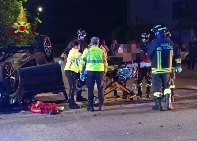 Auto si ribalta nella notte a Ponte di Piave, quattro feriti