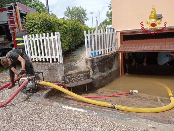 Maltempo in provincia di Treviso, allagamenti e alberi caduti a Ponte di Piave e Salgareda