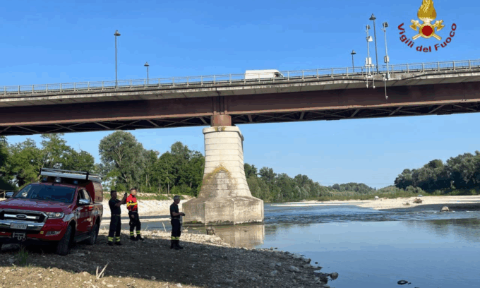 Si tuffa nel Piave e scompare, 21enne muore annegato