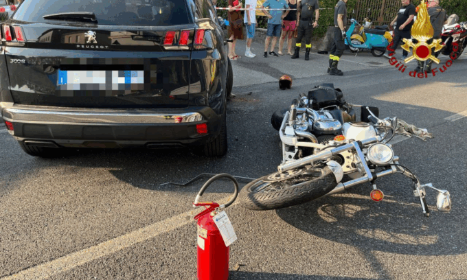 Scontro tra auto e moto a Onè di Fonte, ferito gravemente un motociclista