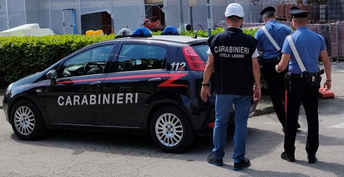 Lavoratori impiegati “in nero” e altre irregolarità, sospese le attività di cinque aziende nel Trevigiano