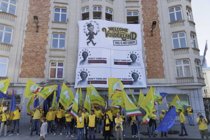 Giovani di Coldiretti Treviso in prima linea nel flash mob di protesta davanti alla Commissione Europea a Bruxelles