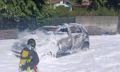 Auto a fuoco in strada a Cappella Maggiore