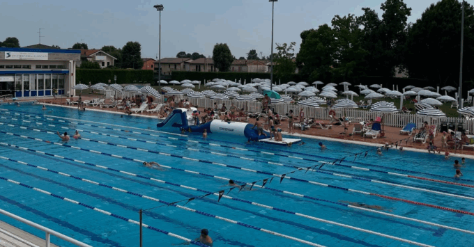Stop a bulli e baby gang in piscina, obbligo di carta d'identità per i minori a Montebelluna e Valdobbiadene