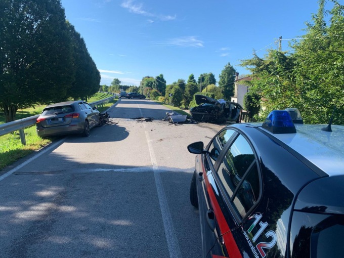 Scontro frontale tra due auto a Breda di Piave, ferite 6 persone