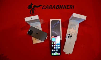 Falsi iPhone in vendita per strada: fermati tre uomini a Treviso