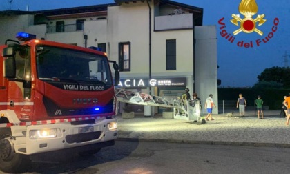 Incendio sulle scale di un condominio a Montebelluna, sei intossicati