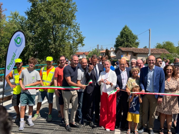 Taglio del nastro per il ponte Ottavi, doppia carreggiata e piste ciclabili