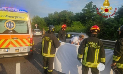 Auto esce di strada sulla tangenziale di Treviso, grave un 48enne