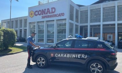 32enne e una 28enne fermati con oltre 100 confezioni di prodotti appena rubati al supermercato Conad