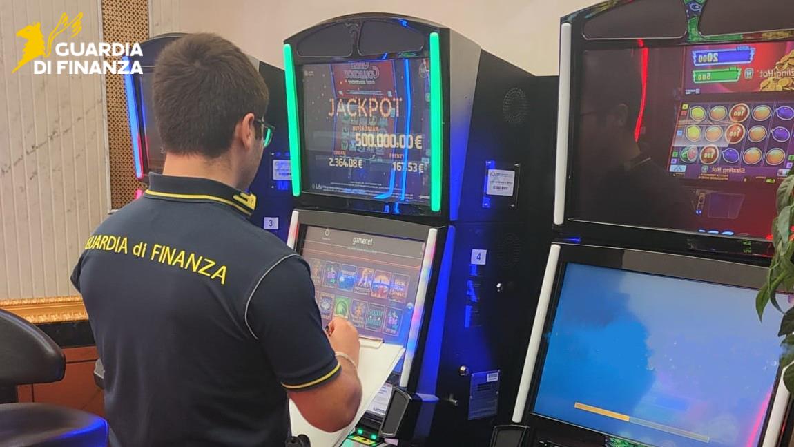 Gioco d’azzardo irregolare in un locale in provincia di Treviso, multe per 60mila euro