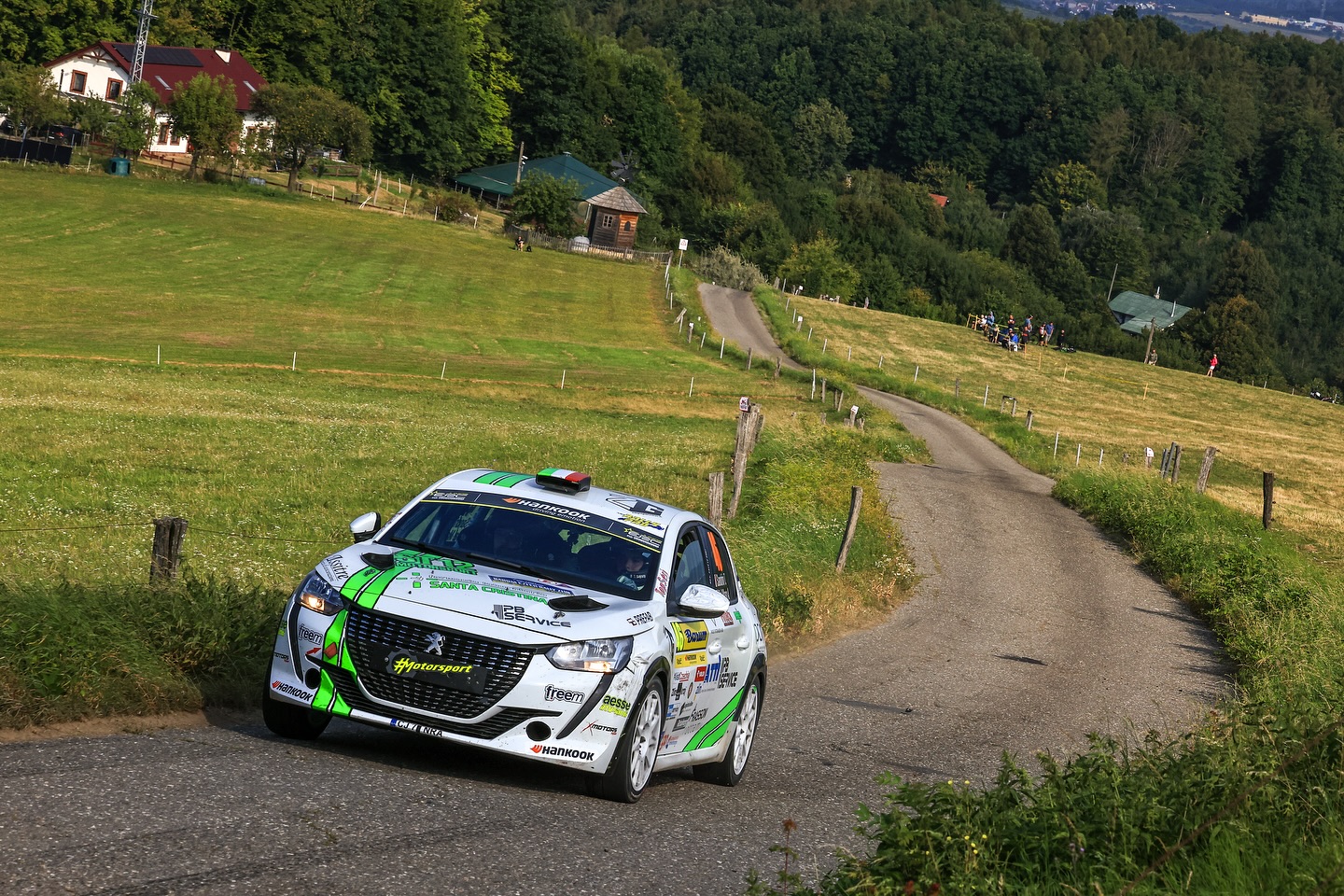 Eric Strada Rally Auto fuori strada al Rally di Pico, muore spettatore 75enne - Prima Treviso