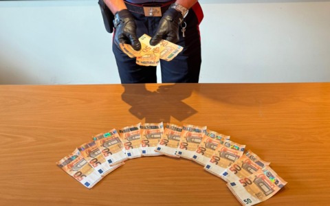 50 euro fatti a regola d’arte, ma le banconote sono false