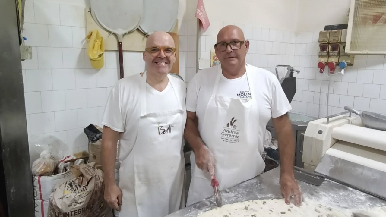 Il sindaco Arnaldo Pitton resta senza lavoro: a un anno dalla pensione… si reinventa panettiere