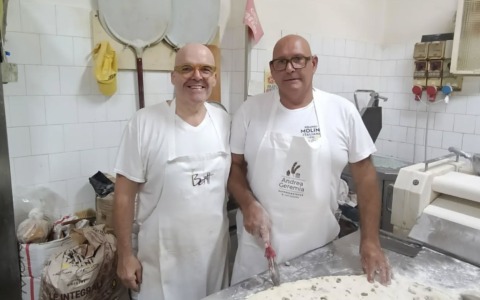 Il sindaco Arnaldo Pitton resta senza lavoro: a un anno dalla pensione… si reinventa panettiere