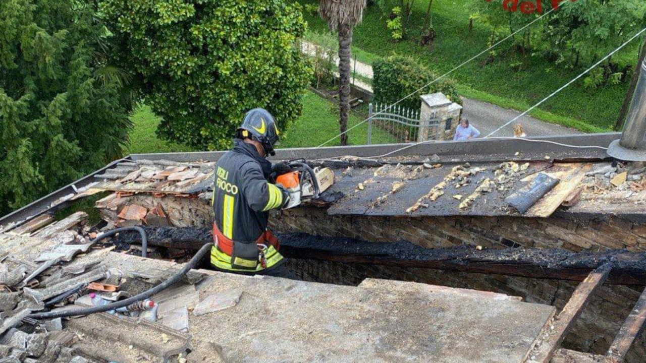 Incendio Tetto a Villorba, Danni alla Copertura di un’Abitazione