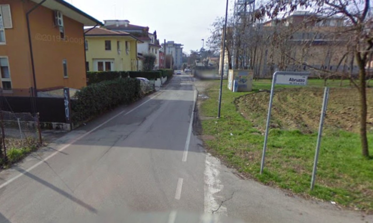 14enne palpeggiata e molestata in strada da un 44enne, salvata dalle amiche