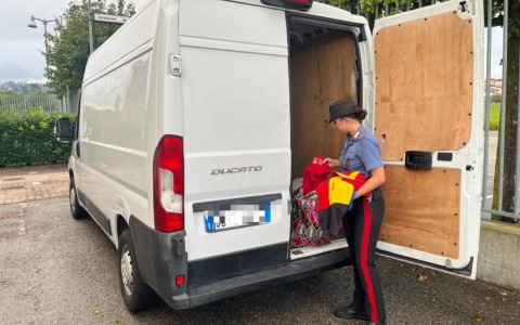Fermato finto corriere che stava per rubare gioielli per 135mila euro a un orafo di San Zenone degli Ezzelini