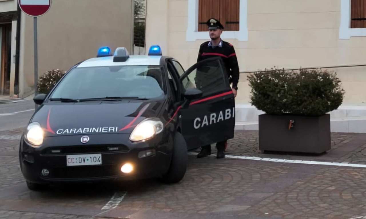 Sono ubriachi e scatta la rissa, denunciati in cinque per le botte fuori da un locale di Borso del Grappa