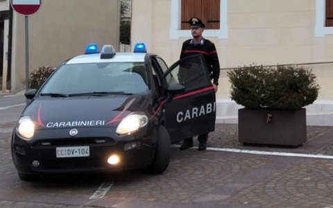 Sono ubriachi e scatta la rissa, denunciati in cinque per le botte fuori da un locale di Borso del Grappa