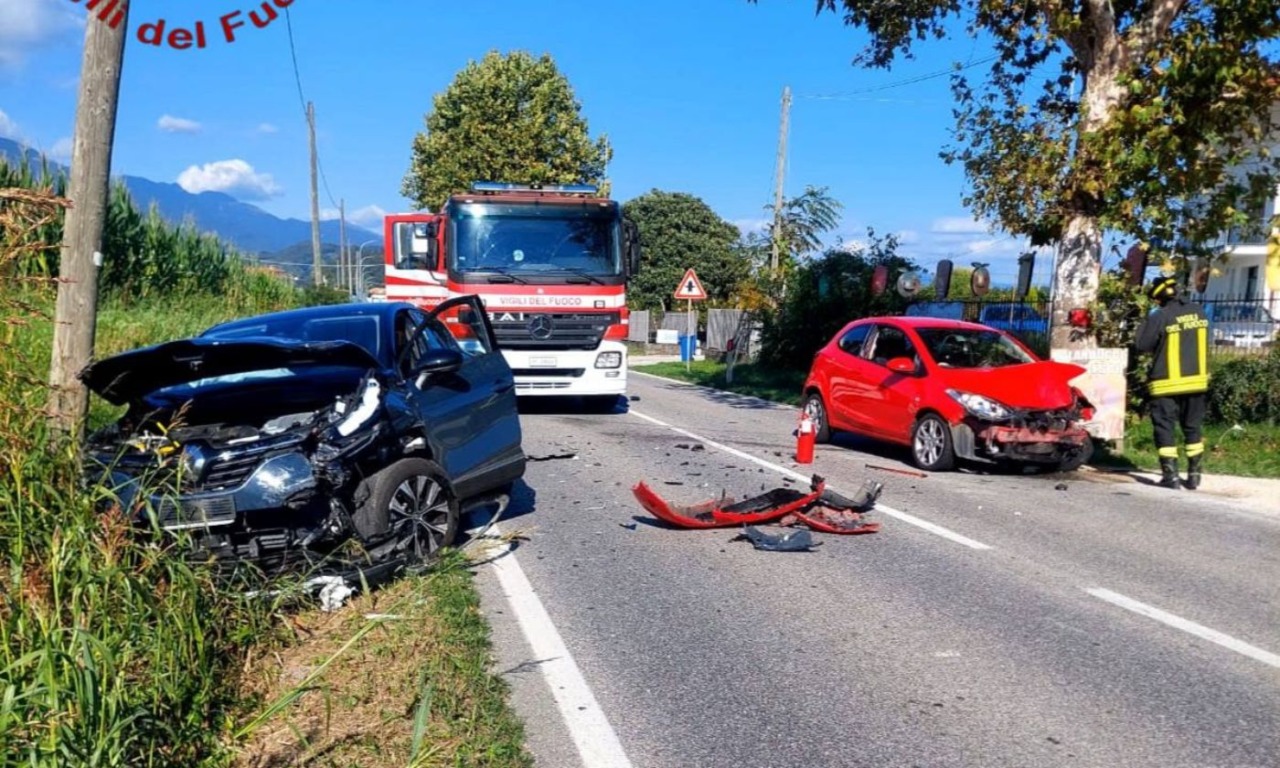 Scontro tra due auto a Pederobba, tre feriti
