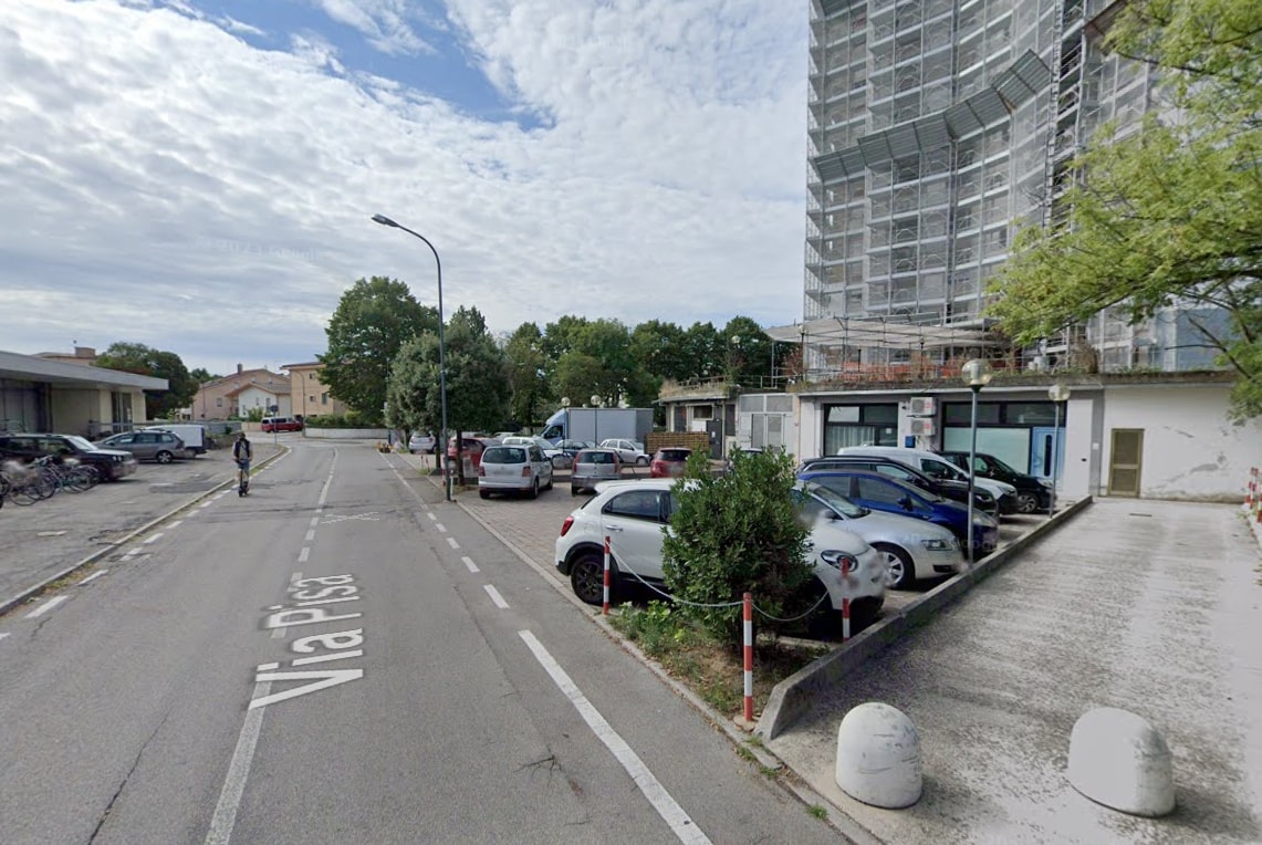 Blitz antidroga in via Pisa, pusher 32enne beccato mentre cedeva cocaina a un giovane
