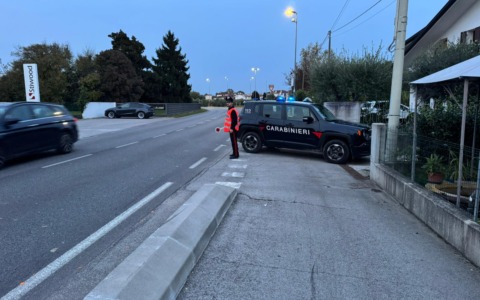 Vespa 125 esce di strada a Vacil di Breda di Piave: 43enne in fin di vita, fratture per un 48enne