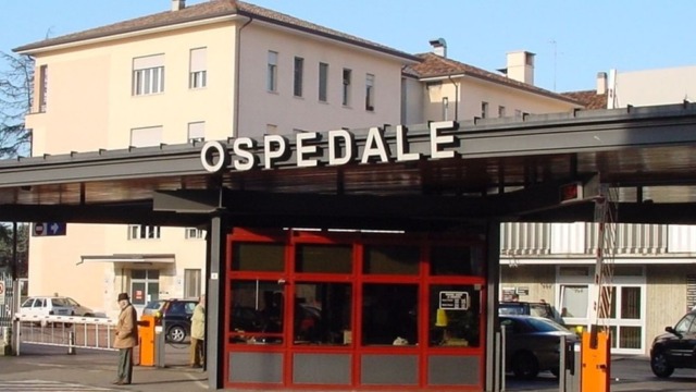 Ex primario derubato del Rolex e di una catenina davanti casa: identificati i due aggressori, uno è in carcere